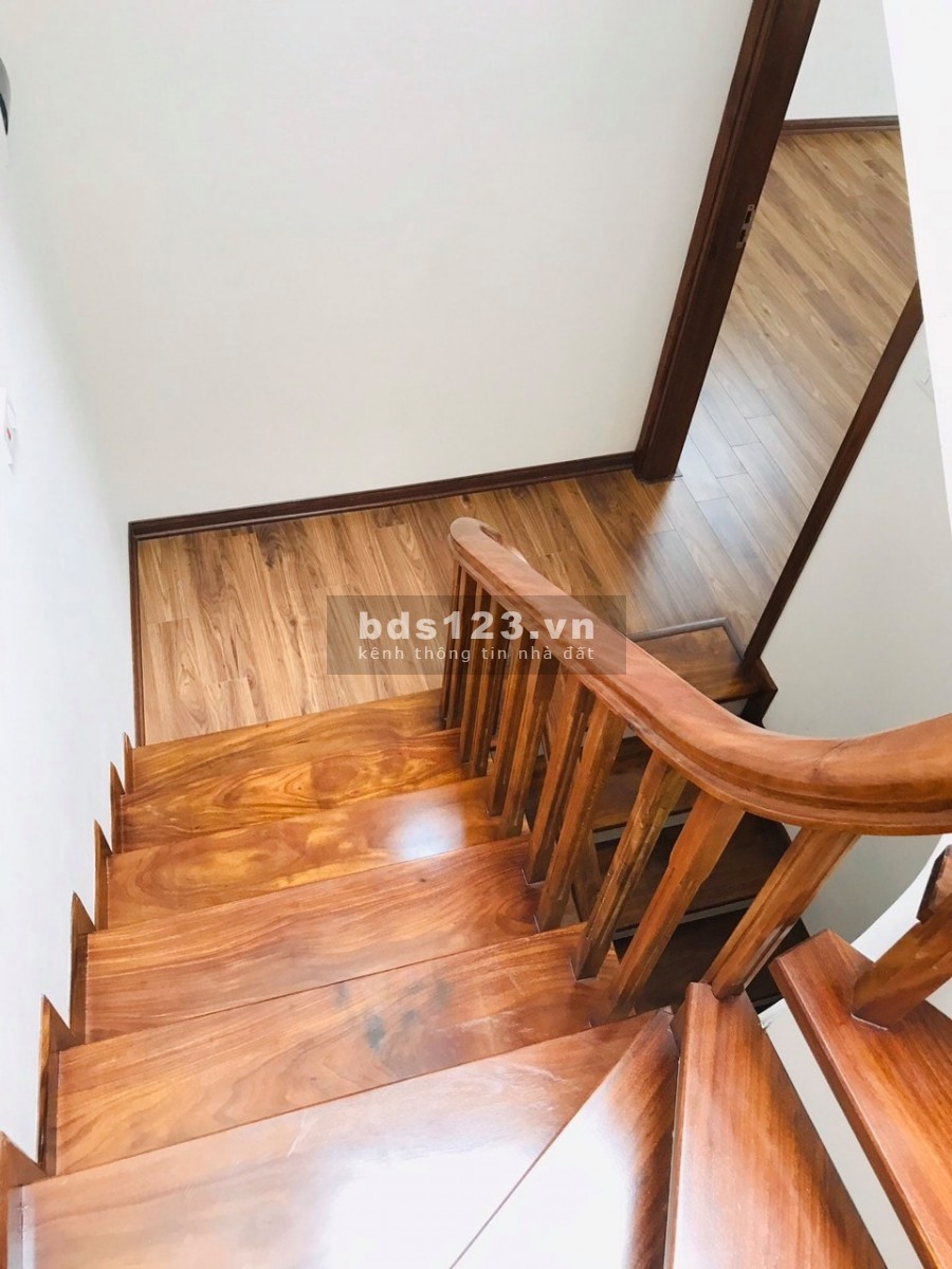 Siêu Hiếm nhà Cầu Giấy, Ngõ thông tứ tung 3 gác tránh, An sinh đỉnh, 35m2x 4.5T. Giá chỉ 5.2 tỷ