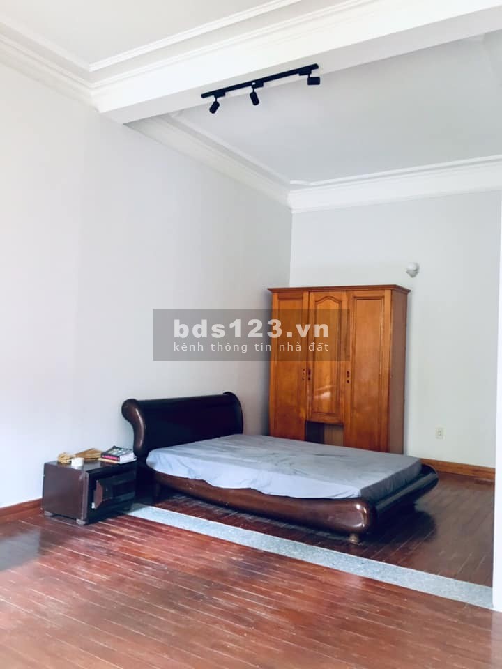 Cần bán nhà Trịnh Công Sơn, Quận Tây Hồ, dt 75m2, nhỉnh 14 tỷ, 2 mặt thoáng, ngõ thông siêu đẹp