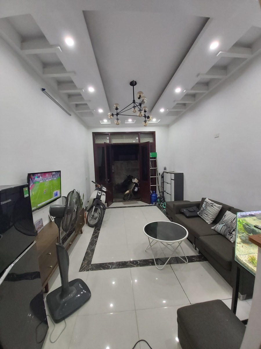 Bầu đại biểu quốc hội trúng, cần bán căn nhà gần tiểu học kim giang 54m chỉ 3 tỷ hơn chút tiểu học.