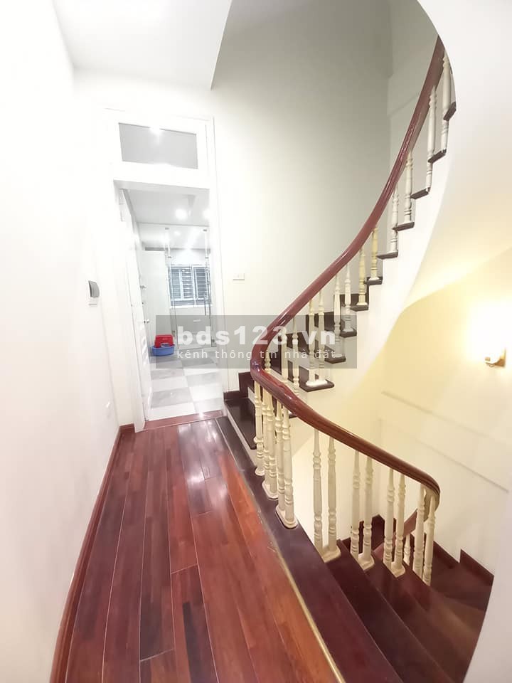 Bán nhà mặt ngõ oto tránh, đường Láng Hạ, 5 tầng, 60m2 - 10 tỷ