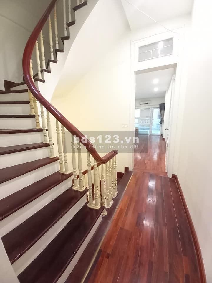Bán nhà mặt ngõ oto tránh, đường Láng Hạ, 5 tầng, 60m2 - 10 tỷ