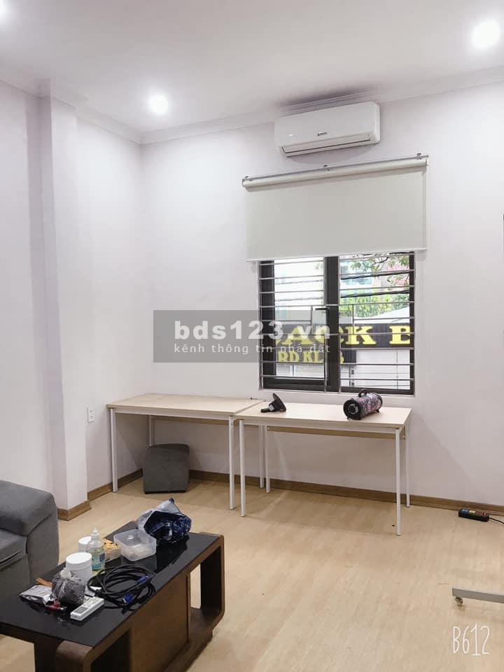 Hơn 7 tỷ có nhà 45m ô tô tránh vỉa hè, kinh doanh sầm uất, lh 0978439490