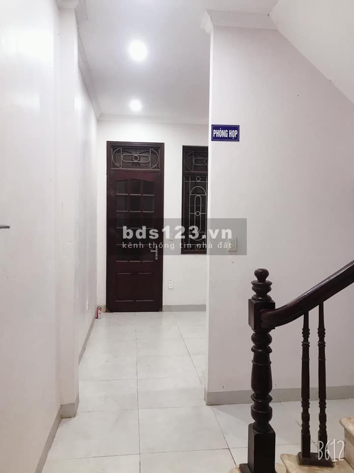 Hơn 7 tỷ có nhà 45m ô tô tránh vỉa hè, kinh doanh sầm uất, lh 0978439490