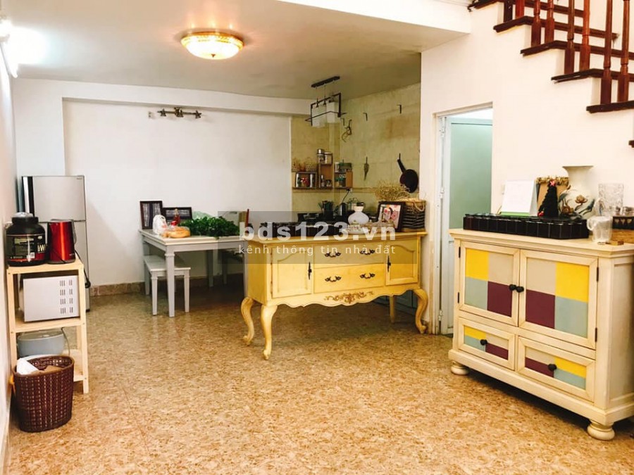 Bán nhà ngõ 175 Lạc Long Quân, Mặt tiền 4.5m, Ôtô đỗ cửa, gần Hồ Tây giá 5.6 tỷ