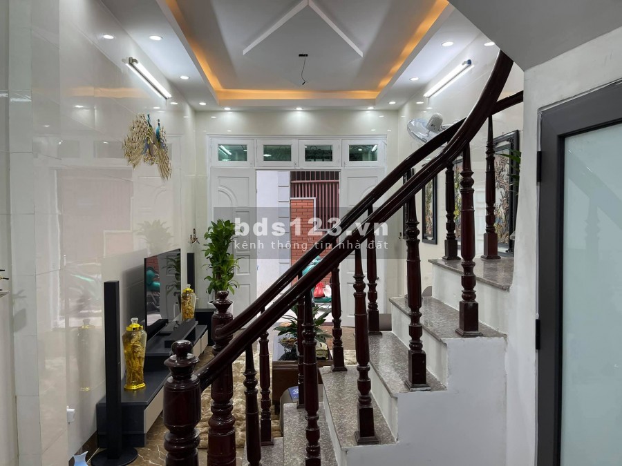 Nhà đẹp, giá đẹp, phố Hoàng Mai, lh 0975426667, sổ chính chủ