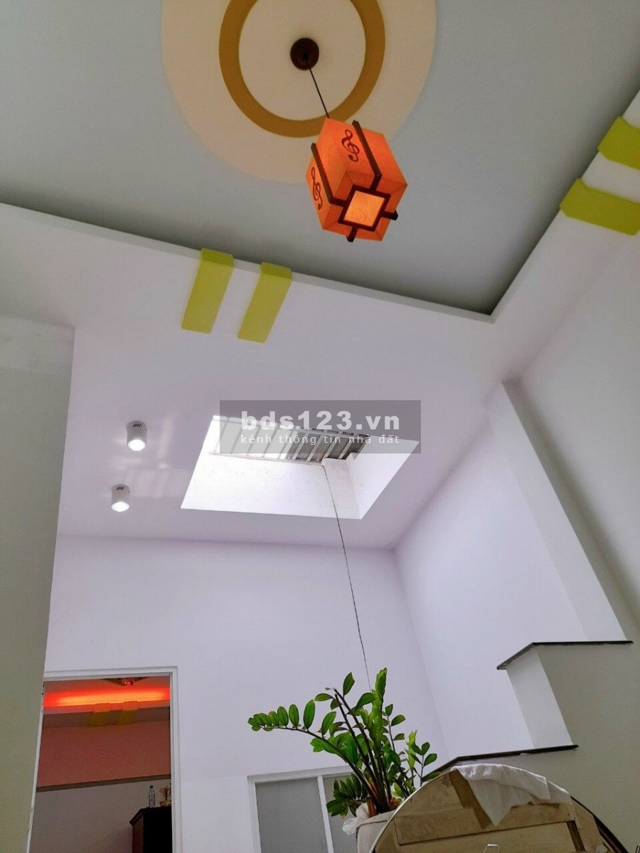 Bán nhà đường Bùi Quang Là, Quận Gò Vấp 2 tầng đúc, dt 52m2, hẻm xe hơi, chỉ 4.2 tỷ, thương lượng