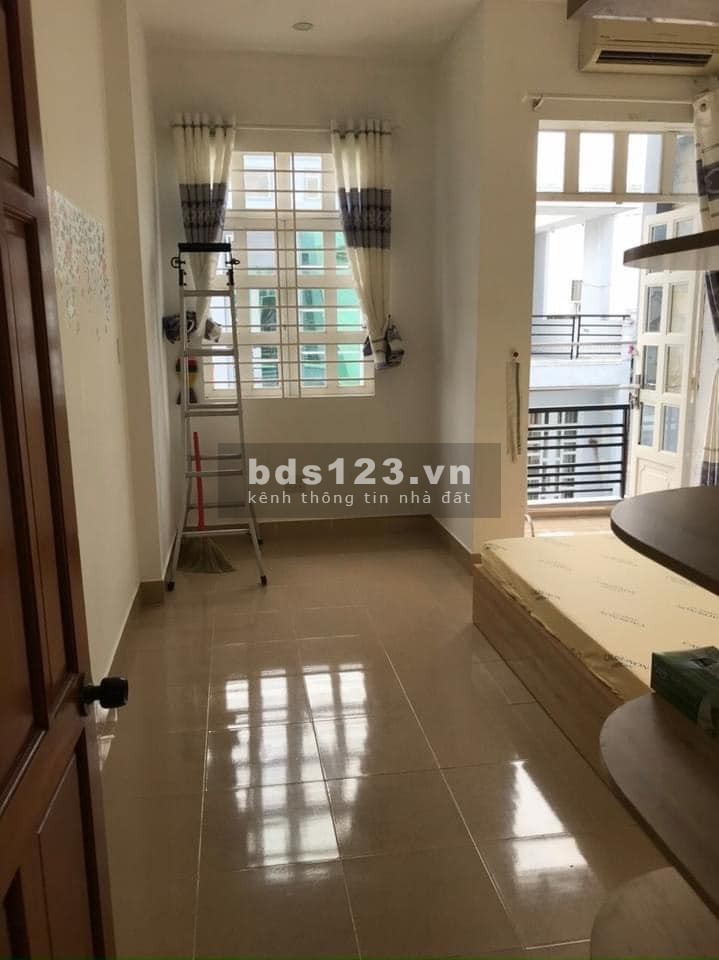Nhà đẹp 61m2, giá chỉ 70 triệu/m2, gần mặt tiền Huỳnh Tấn Phát