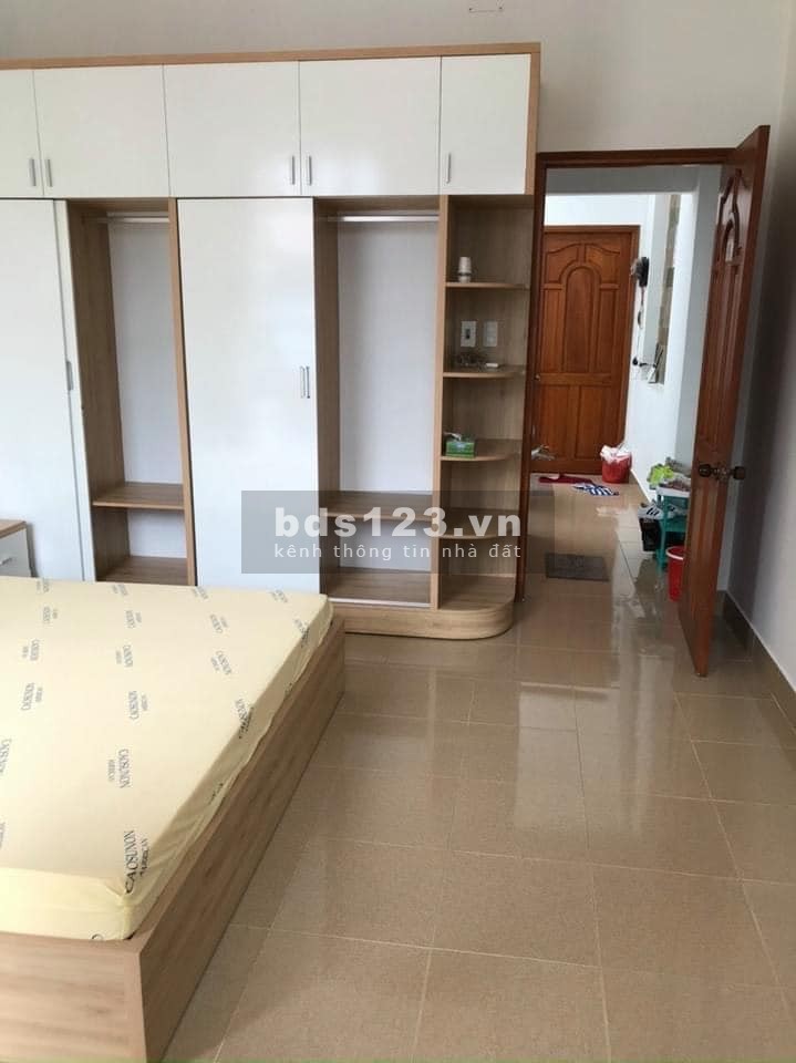 Nhà đẹp 61m2, giá chỉ 70 triệu/m2, gần mặt tiền Huỳnh Tấn Phát