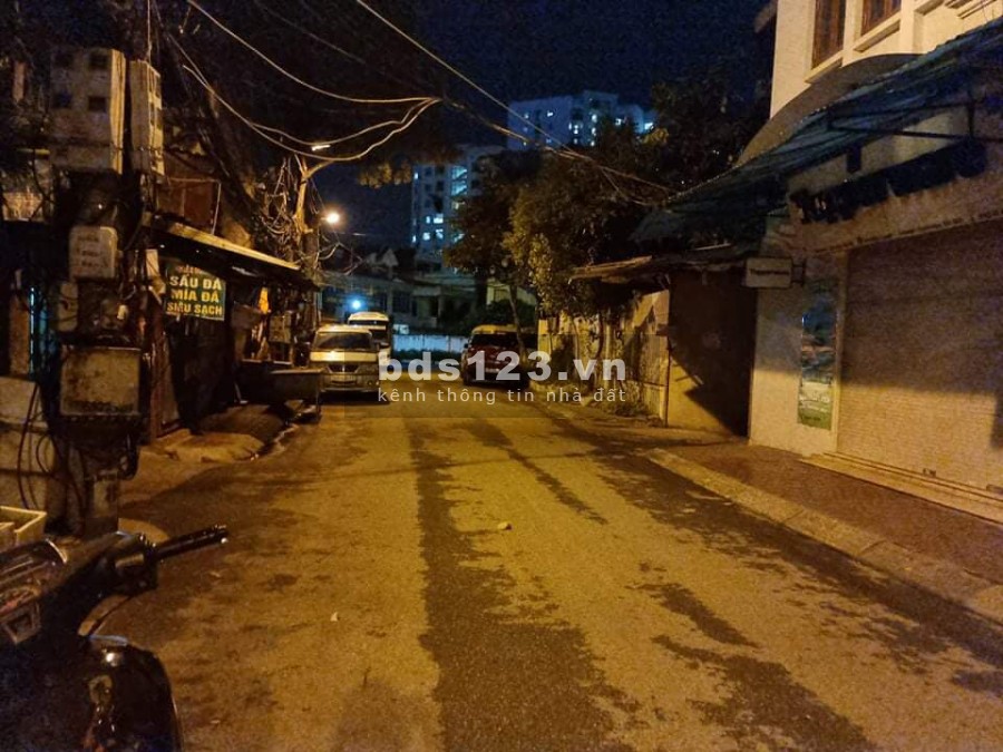 Hơn 7 tỷ có nhà 45m ô tô tránh vỉa hè, kinh doanh sầm uất, lh 0978439490