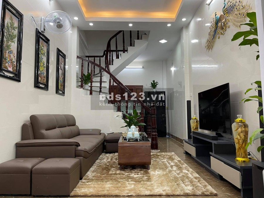 Nhà đẹp Hoàng Mai ô tô đỗ cửa, 4 tầng đúc kiên cố, 3 pn, giá 3.25 tỷ
