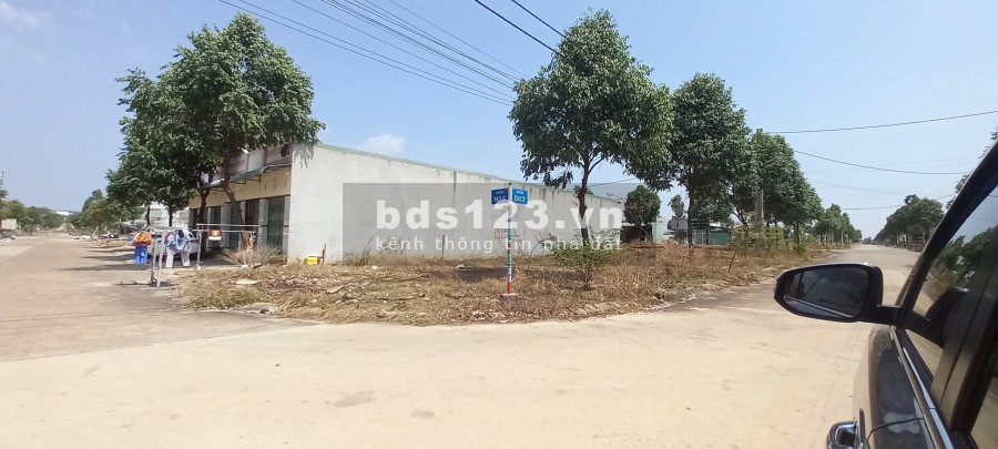 Cần Bán Gấp Nền Đất Mặt tiền đường Phạm Ngọc Thạch