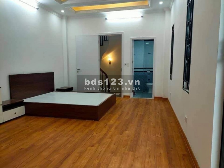 Chính chủ cần bán nhà Phố Hoàng Mai, Hoàng văn Thụ, nhà mới xây, ô tô gần nhà, ngõ rộng, thoáng mát, về ở luôn