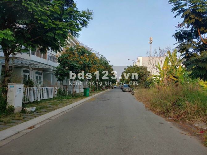 Bán nhanh lô đất Hoàng Phan Thái 135m2 giá 1.35 tỷ
