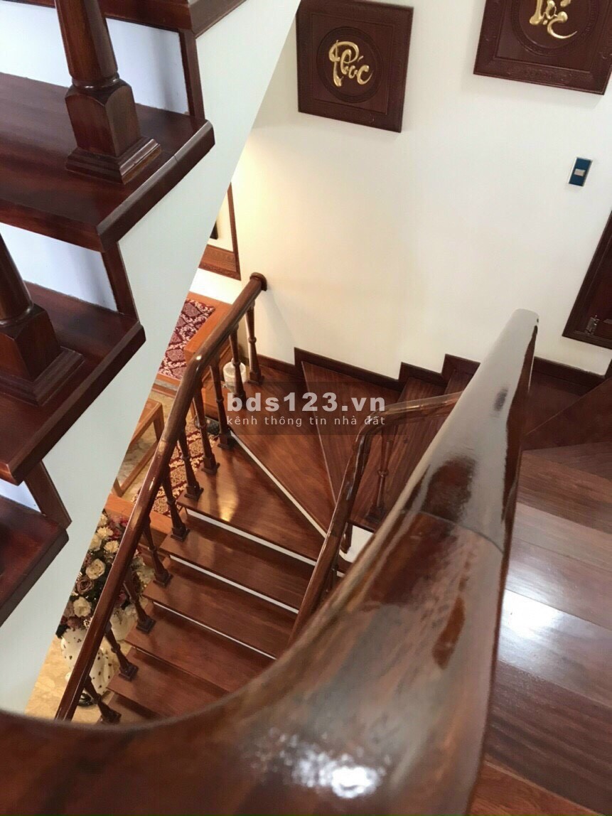 Bán Nhà Vườn 4 tầng 121m2, mt 11m phố Chi Lăng, TP HD, 4 ngủ, gara ô tô sân vườn đầy đủ, giá tốt