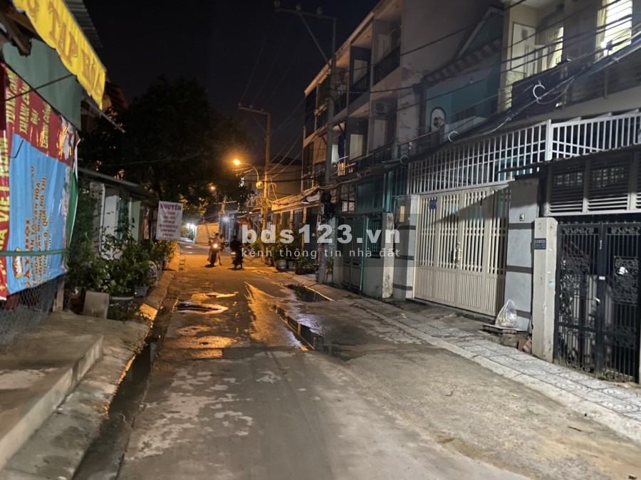 Kẹt tiền cần bán gấp nhà 103,8 m2 hẻm 1419 LÊ VĂN LƯƠNG giá 4 tỷ 850 còn thương lượng nhẹ.LH: 0795.422.206 (Nhân)