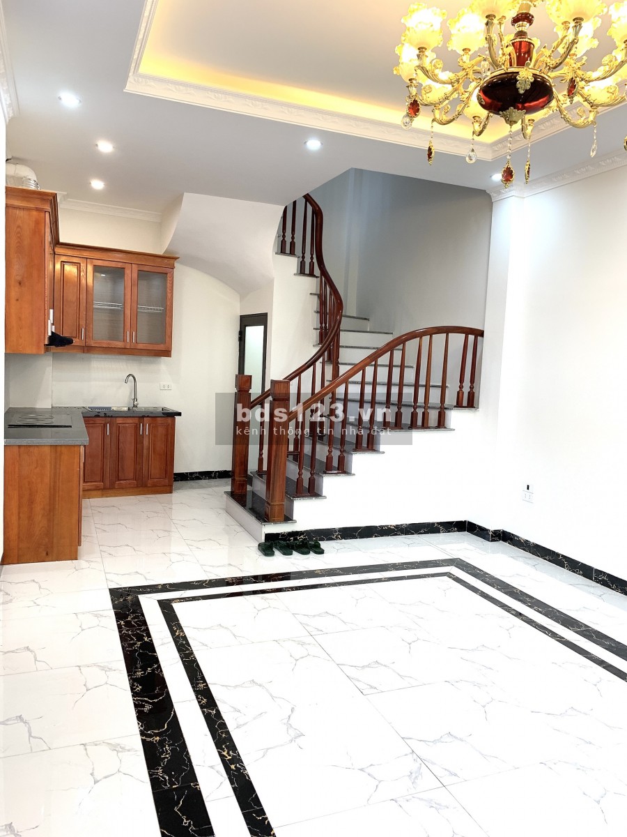 Bán nhà Bát Khối, Long Biên, 30m2, 5T, giá 1.9 tỷ. Nội thất đẹp, lô góc