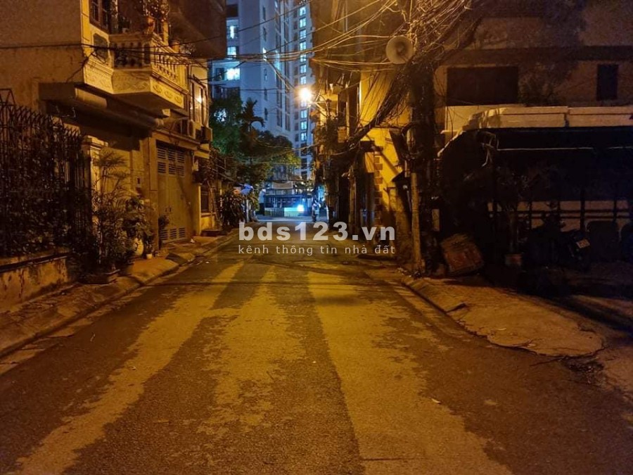 Hơn 7 tỷ có nhà 45m ô tô tránh vỉa hè, kinh doanh sầm uất, lh 0978439490