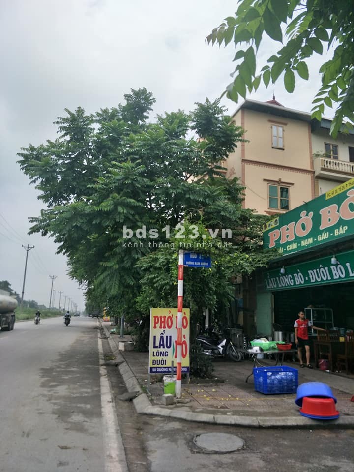 Cần bán gấp mảnh đất đường Đức Giang 55m2, MT 5.4m, giá 3.9 tỷ. Ô tô tránh, Kdvp.