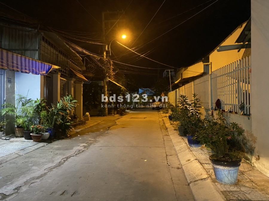 Kẹt tiền cần bán gấp nhà 103,8 m2 hẻm 1419 LÊ VĂN LƯƠNG giá 4 tỷ 850 còn thương lượng nhẹ.LH: 0795.422.206 (Nhân)