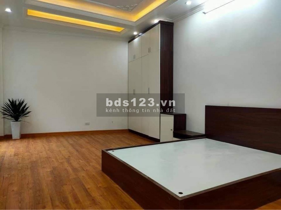 Chính chủ cần bán nhà Phố Hoàng Mai, Hoàng văn Thụ, nhà mới xây, ô tô gần nhà, ngõ rộng, thoáng mát, về ở luôn