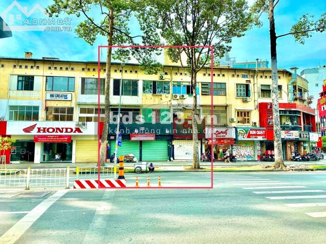Cho thuê Nhà Mặt tiền Đường Trần Hưng Đạo, P.Phạm Ngũ Lão, Q1. DT: 14 x 26m, 1T2L