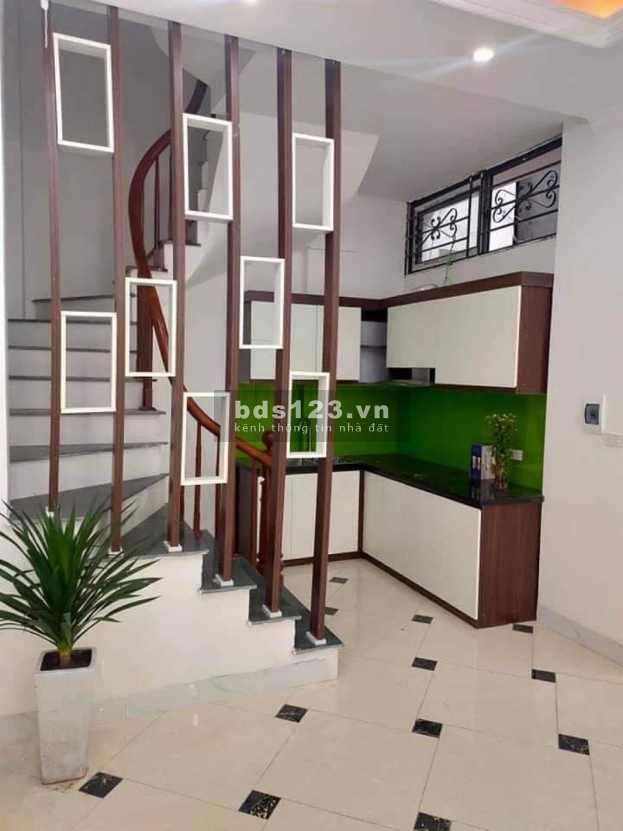 Chính chủ cần bán nhà Phố Hoàng Mai, Hoàng văn Thụ, nhà mới xây, ô tô gần nhà, ngõ rộng, thoáng mát, về ở luôn