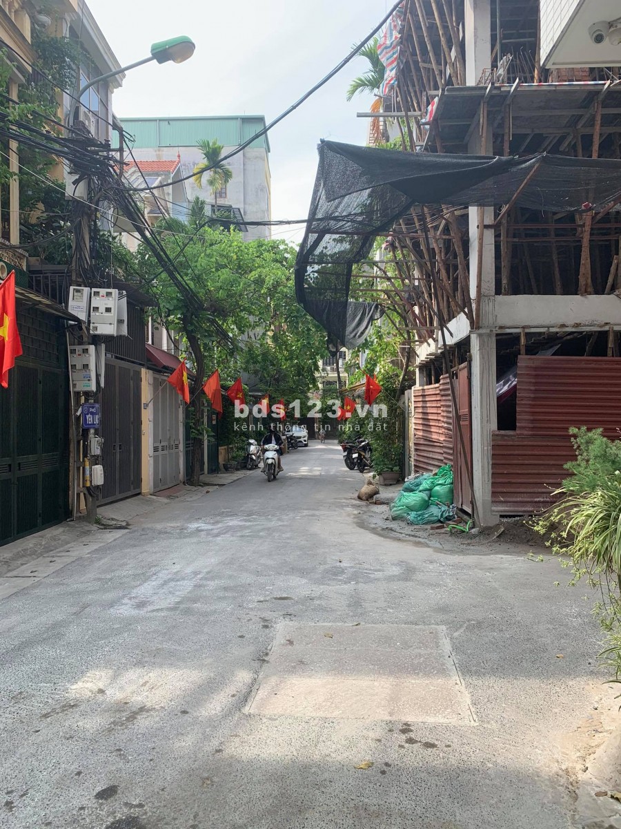 Bán nhà Yên Lạc, ô tô đỗ cửa, Nhỉnh 6 tỷ ở ngay Trung Tâm Quận Hai Bà Trưng, an sinh tốt