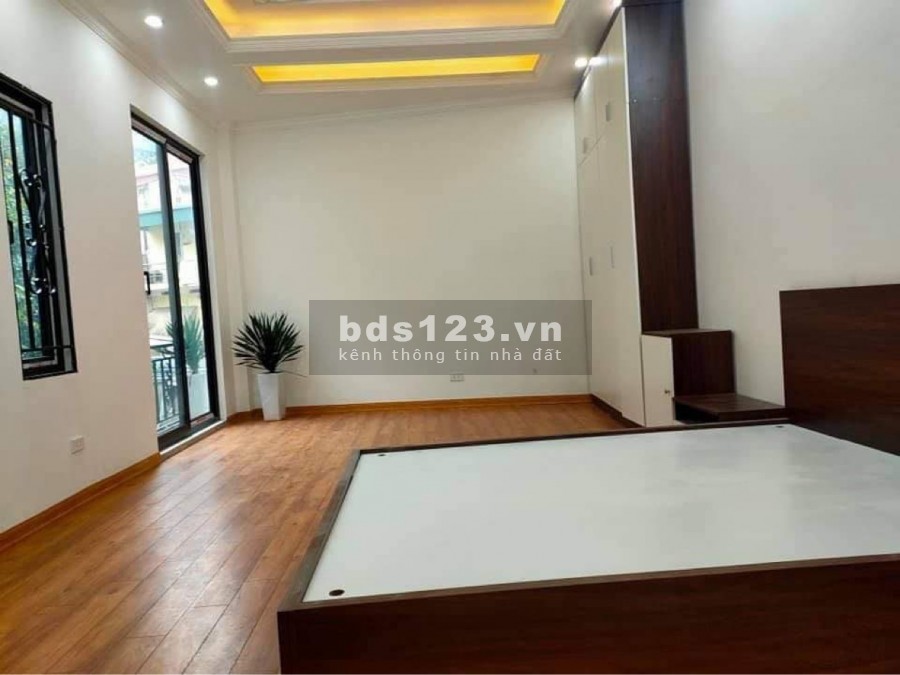 Chính chủ cần bán nhà Phố Hoàng Mai, Hoàng văn Thụ, nhà mới xây, ô tô gần nhà, ngõ rộng, thoáng mát, về ở luôn
