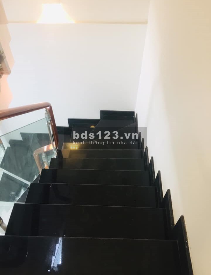 Bán nhà 35m2 hẻm 737 Lạc Long Quân, ngang 4m nở hậu 4,3m, 3 tỷ 62