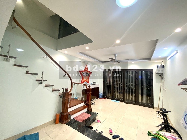 Nhà Nguyễn Văn Cừ Long Biên, 48m2x3T, ô tô qua cửa, giá chỉ 4 tỷ