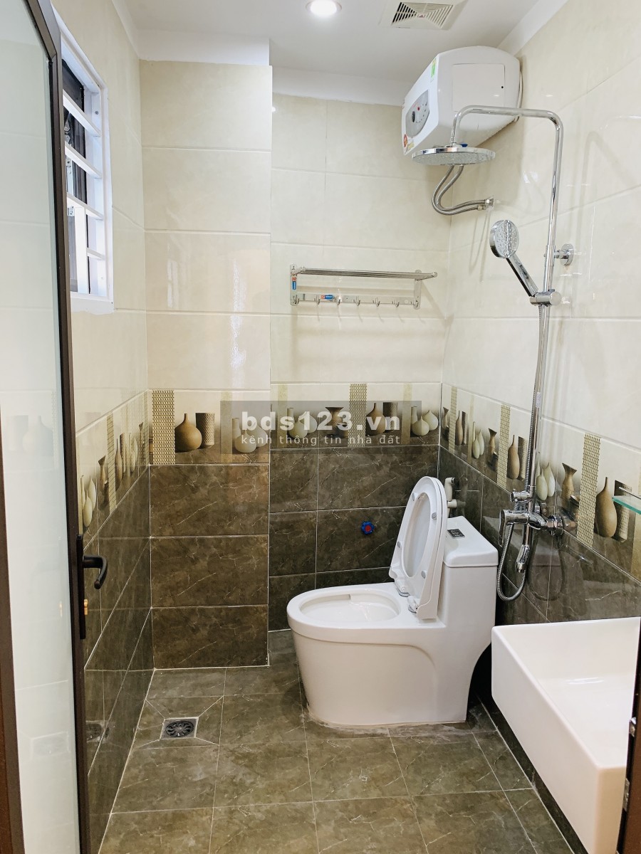 Bán nhà Bát Khối, Long Biên, 30m2, 5T, giá 1.9 tỷ. Nội thất đẹp, lô góc