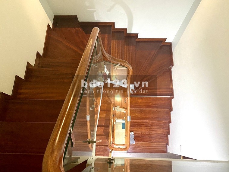 Nhà Nguyễn Văn Cừ Long Biên, 48m2x3T, ô tô qua cửa, giá chỉ 4 tỷ