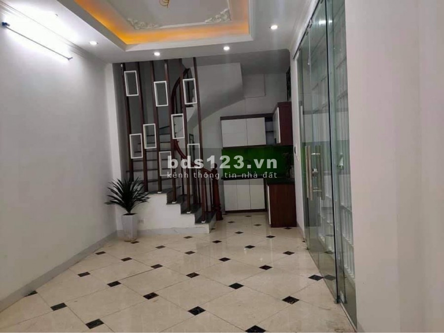 Chính chủ cần bán nhà Phố Hoàng Mai, Hoàng văn Thụ, nhà mới xây, ô tô gần nhà, ngõ rộng, thoáng mát, về ở luôn