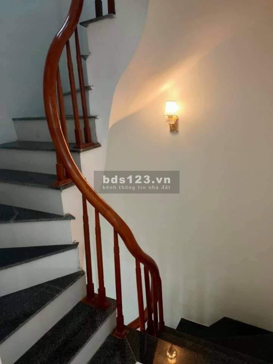Chính chủ cần bán nhà Phố Hoàng Mai, Hoàng văn Thụ, nhà mới xây, ô tô gần nhà, ngõ rộng, thoáng mát, về ở luôn