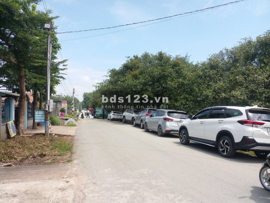 Chủ cần bán gấp lô đất 2000m2 An Viễn Trảng Bom, giá 3,2 tr/m2, SHR