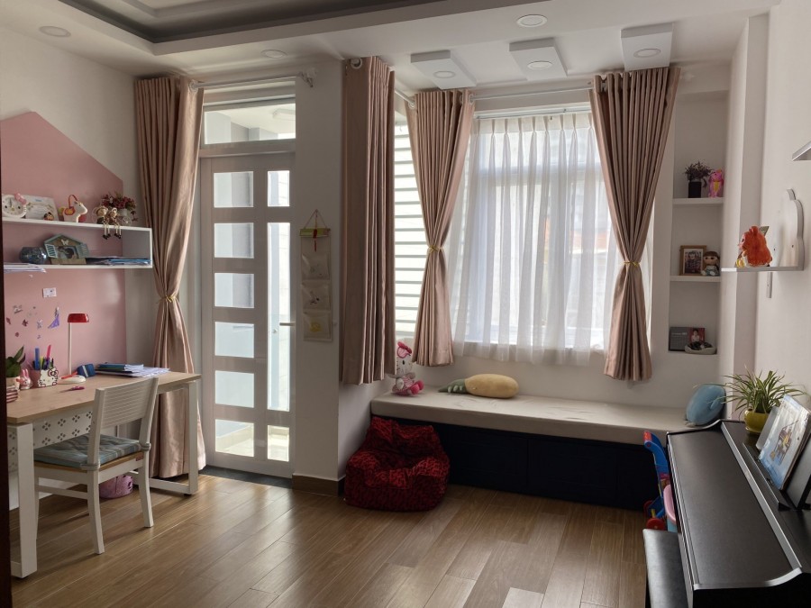 Nhà mới vào ở liền Nguyễn Văn Trỗi - khu dân trí cao 4 lầu giá 14.4 tỷ