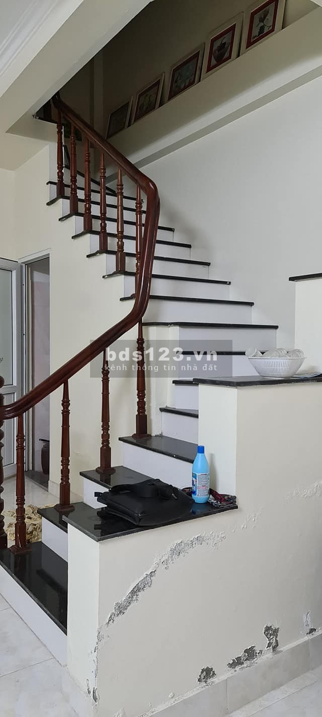 Bán Nhà Võng Thị 40m2, 4 tầng, mt 6m, giá 4.65 tỷ, Quận Tây Hồ