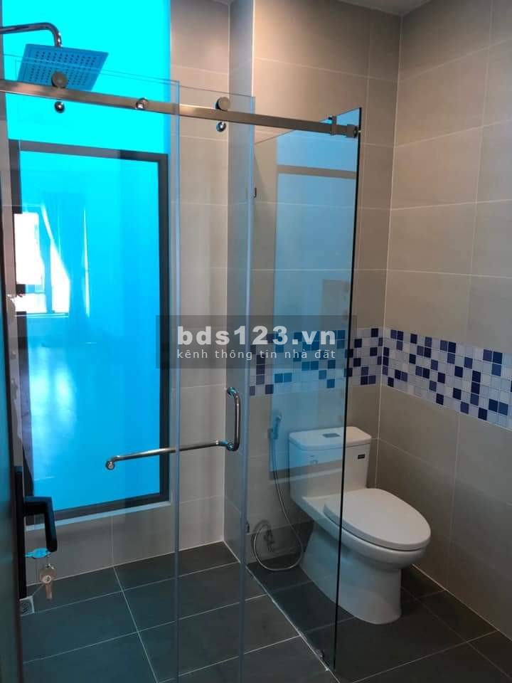 Bán nhà 2 lầu KDC Bình Chánh, liền kề chợ Hưng Long
