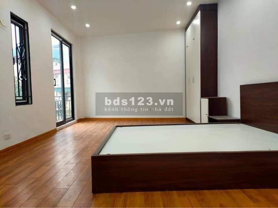 Chính chủ cần bán nhà Phố Hoàng Mai, Hoàng văn Thụ, nhà mới xây, ô tô gần nhà, ngõ rộng, thoáng mát, về ở luôn