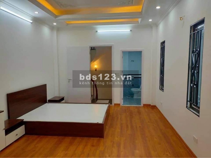 Chính chủ cần bán nhà Phố Hoàng Mai, Hoàng văn Thụ, nhà mới xây, ô tô gần nhà, ngõ rộng, thoáng mát, về ở luôn