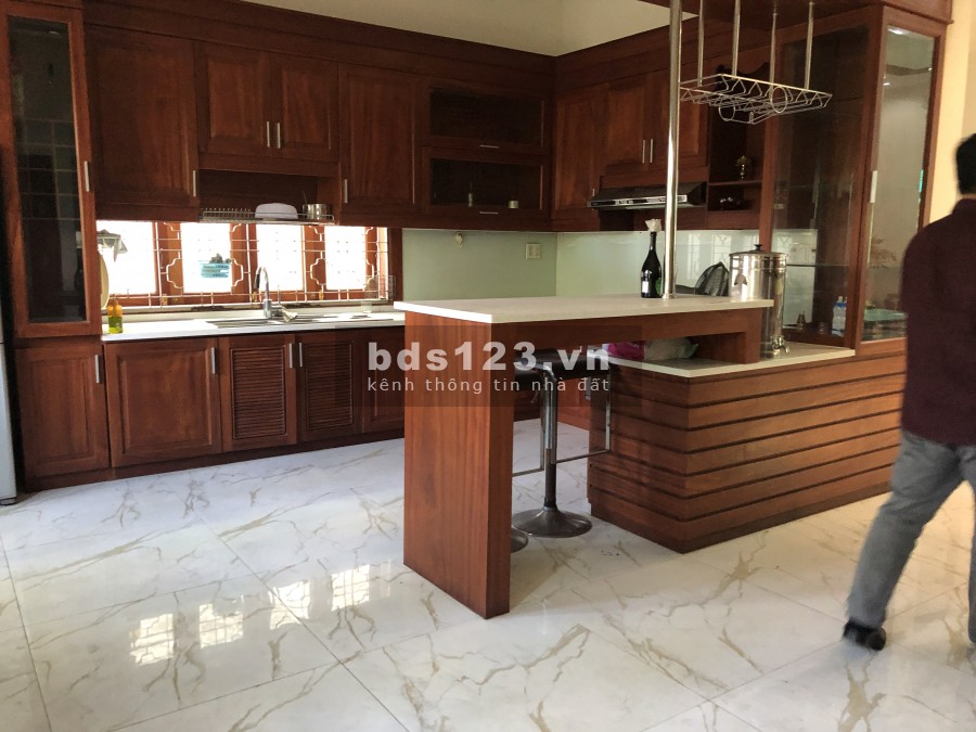 Cho thuê Villa 300m2 trệt 3 lầu 7P thang máy, hồ bơi sân vườn An Phú QUẬN 2