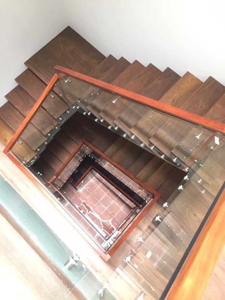 Bán gấp nhà 5T Thang máy Lạc Long Quân P10 Tân Bình chỉ nhỉnh 5 tỷ . 0856010313.