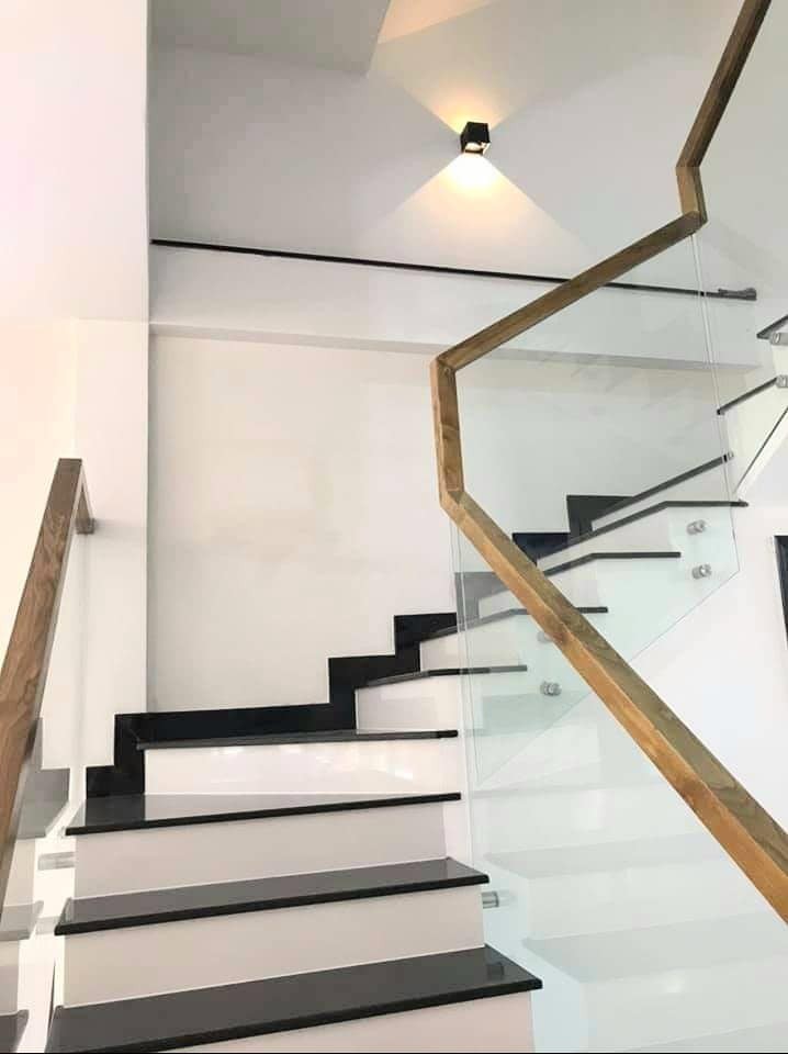 Chính chủ bán nhà Nguyễn Phúc Chu Tân Bình Hẻm xe hơi 4 tầng Nội thất cao cấp- giá 5 Tỷ 4 (tl)