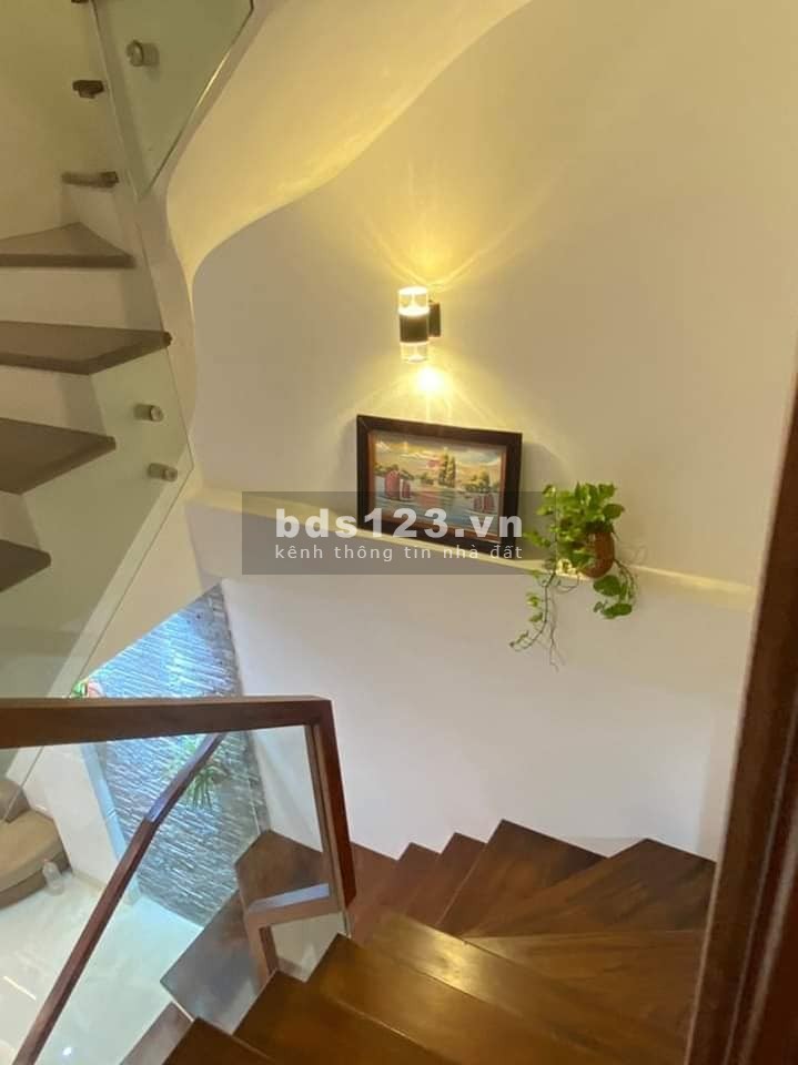 Bán nhà 4T Gia Thụy Long Biên Hà Nội S=68m2 09672960 một 1