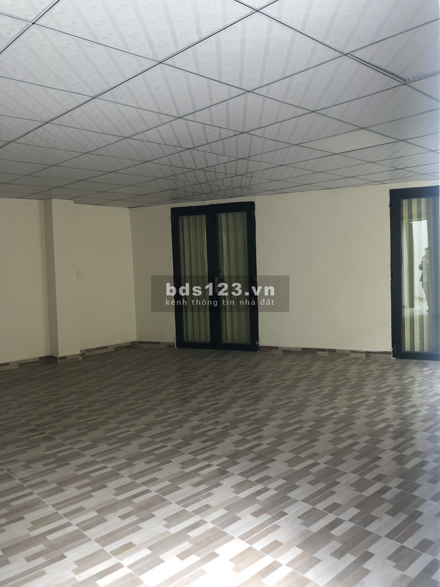 CHDV Lô góc 2 mặt tiền đường Dương Quảng Hàm: 5L ST (27P, 3 kiot 1MB 100m2)