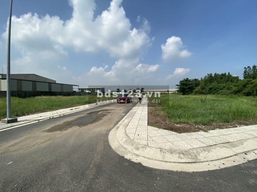 Đất nền mặt tiền đường Võ Văn Bích full thổ cư, sổ hồng riêng