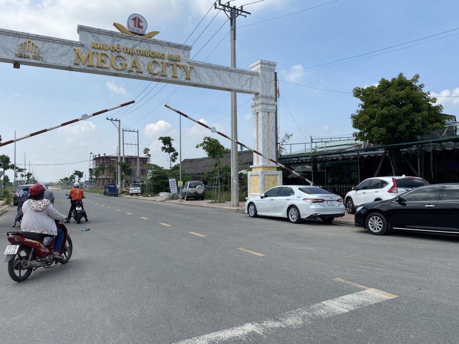 Cần ra lô đất ngay tt tx Bến Cát, mặt tiền đường Hùng Vương giá từ 850tr/nền/100m2
