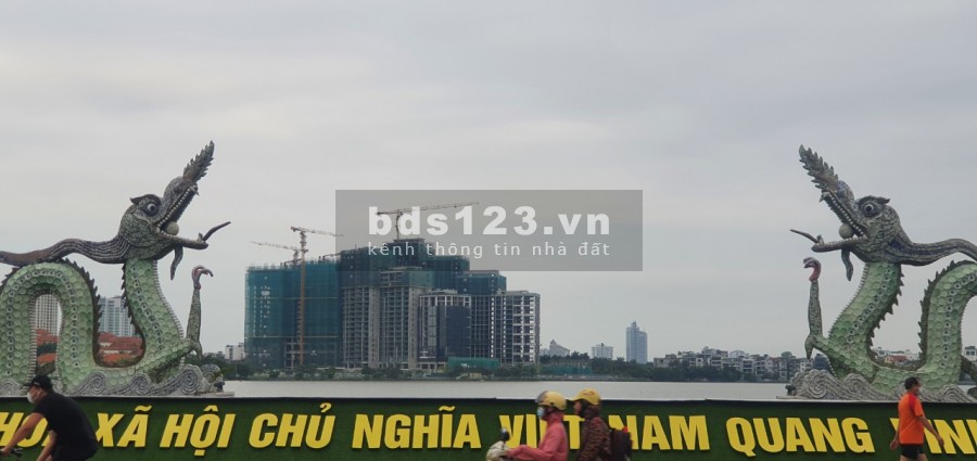 Nhỉnh 200 triệu/m2, đất Tây Hồ, dòng tiền xay toà nhà vp 526m2, mt 28m, mt Tấn 0985363818