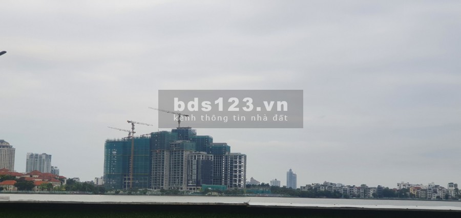 Nhỉnh 200 triệu/m2, đất Tây Hồ, dòng tiền xay toà nhà vp 526m2, mt 28m, mt Tấn 0985363818