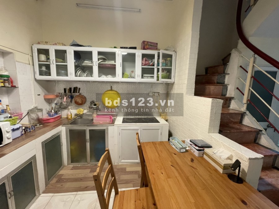 Cho thuê nhà ngõ 612 Đê La Thành 3PN*40m2, đầy đủ đồ , dân trí cao, oto 5 chỗ